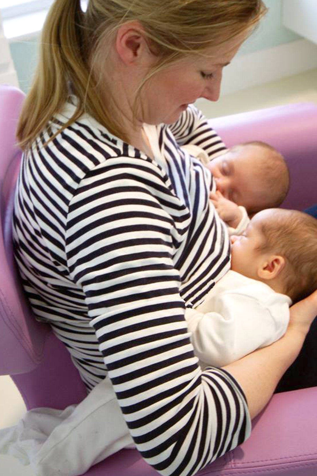 Poltrona per allattamento - Breastfeeding armchair - Stillstuhl - Sillón de lactancia - Fauteuil d'allaitement