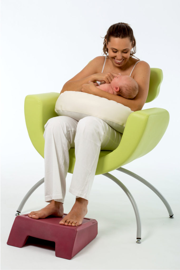 Poltrona per l'allattamento al seno con cuscino e poggiapiedi