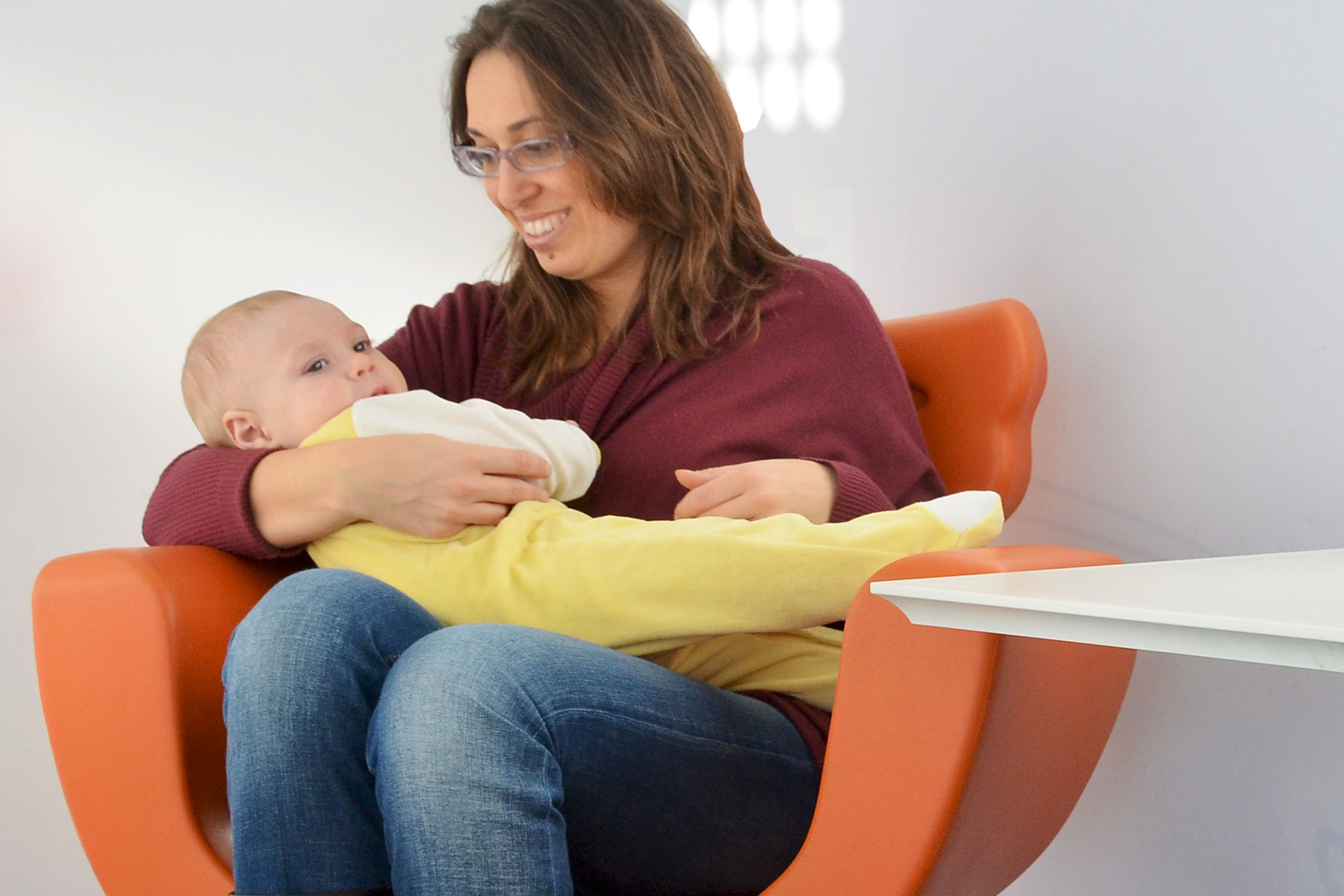 Poltrona per allattamento - Breastfeeding armchair - Stillstuhl - Sillón de lactancia - Fauteuil d'allaitement