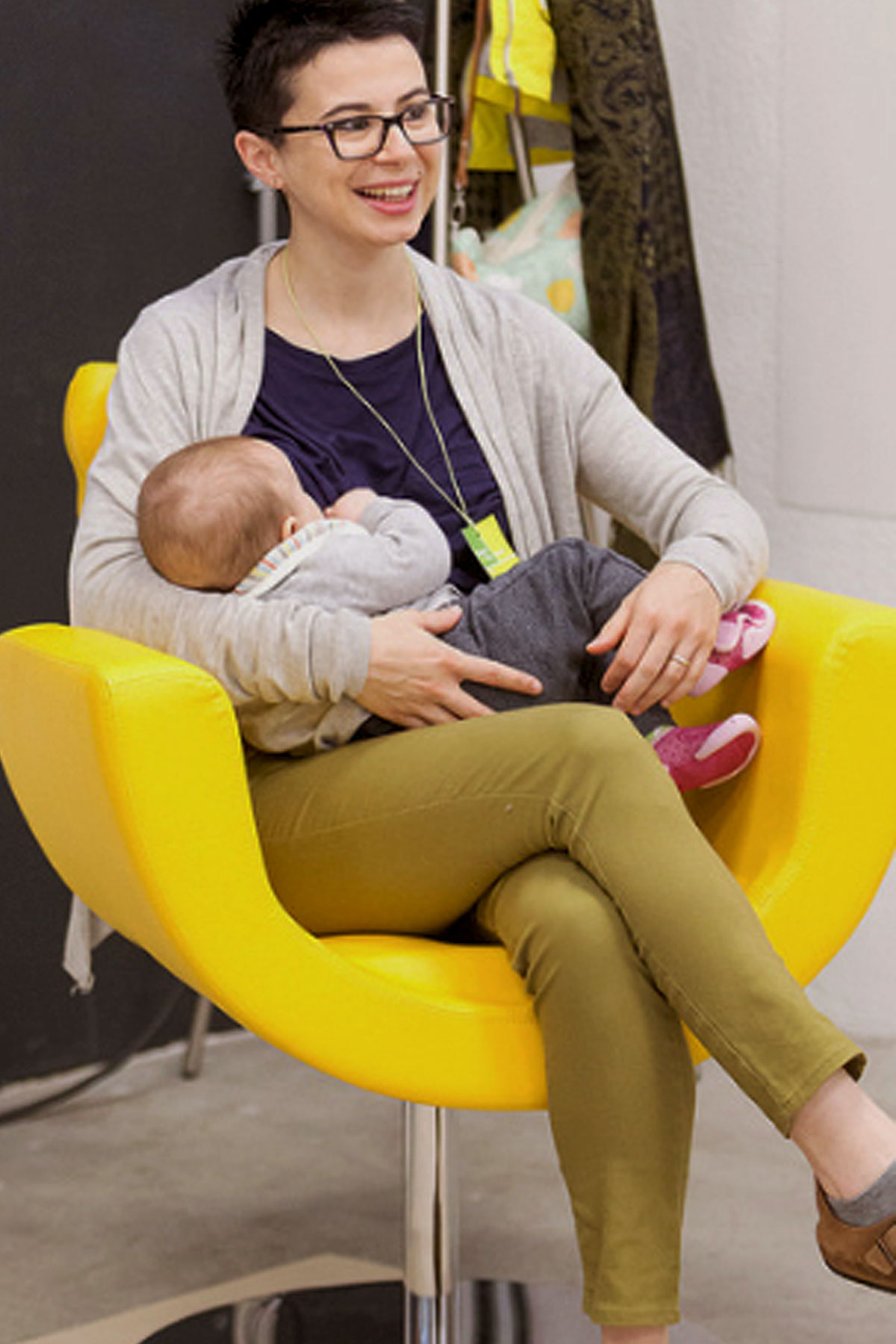 Poltrona per allattamento - Breastfeeding armchair - Stillstuhl - Sillón de lactancia - Fauteuil d'allaitement